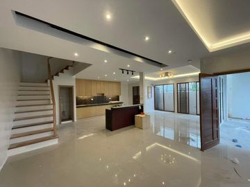120sqm House and lot For sale (Ready For Occupancy)  with 6 Bedrooms 2 Garage in Greenwoods Pasig City (PH2820)