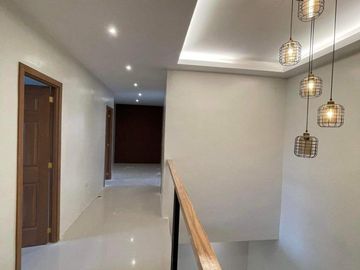 120sqm House and lot For sale (Ready For Occupancy)  with 6 Bedrooms 2 Garage in Greenwoods Pasig City (PH2820)