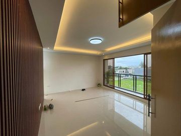 120sqm House and lot For sale (Ready For Occupancy)  with 6 Bedrooms 2 Garage in Greenwoods Pasig City (PH2820)