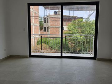 VENDO DEPARTAMENTO AMERICANO DE ESTRENO EN LA URB.MIRAFLORES COUNTRY CLUB