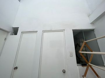 VENTA DE MODERNO DEPARTAMENTO CON PISCINA FRENTE A PLAYA EL REVES EN PUNTA NEGRA