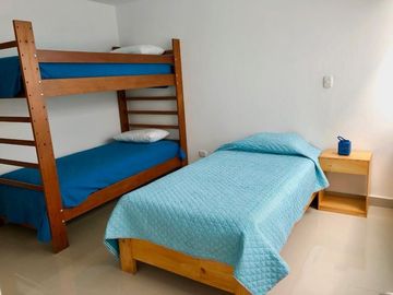 VENTA DE MODERNO DEPARTAMENTO CON PISCINA FRENTE A PLAYA EL REVES EN PUNTA NEGRA