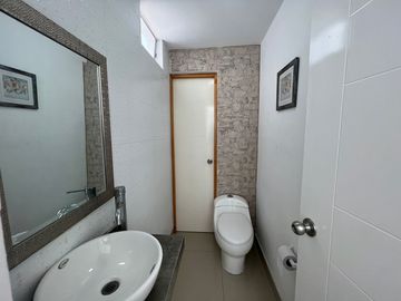 VENTA DE MODERNO DEPARTAMENTO CON PISCINA FRENTE A PLAYA EL REVES EN PUNTA NEGRA