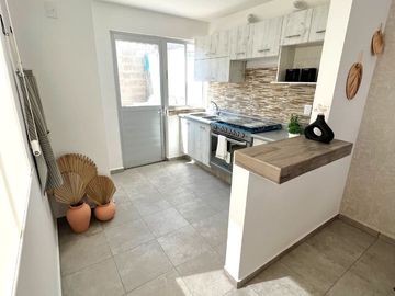 CASA EN VENTA VILLA DE POZOS, DOS PLANTAS, DOS RECÁMARAS, DOS COCHERAS Y JARDIN