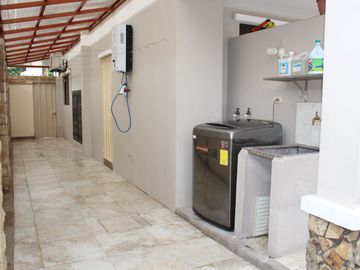 Vendo amplia y hermosa propiedad esquinera Urbanizacion Terranostra Gerona km 13.5 de via a la costa