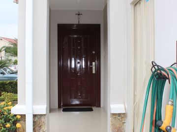 Vendo amplia y hermosa propiedad esquinera Urbanizacion Terranostra Gerona km 13.5 de via a la costa