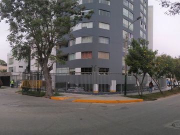SURCO VENTA DEPARTAMENTO 1ER PISO SEMI-AMOBLADO 3 DORM 3 BAÑOS A/SERVICIO + COCHERA US $ 119,000