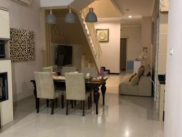 Rumah Manyar Indah Mewah 2 Lantai Terawat Dekat Raya Merr Klampis Kertajaya Araya