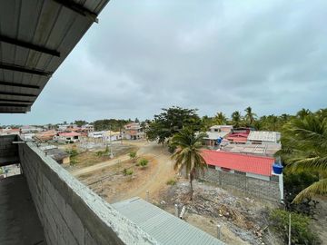 En venta casa rentera de 3 pisos en Urbanizacion via Data Posorja PLAYAS