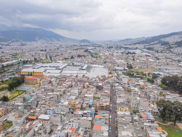 QUITUMBE QUICENTRO SUR CASA RENTERA DE VENTA 5 DEPARTAMENTOS