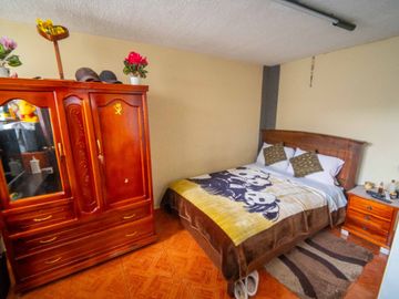 QUITUMBE QUICENTRO SUR CASA RENTERA DE VENTA 5 DEPARTAMENTOS