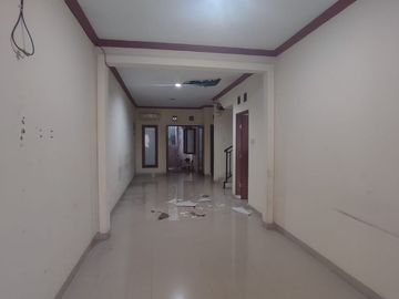 Rumah Masuk Komplek area Benhil, 700 meter ke Gatot Subroto