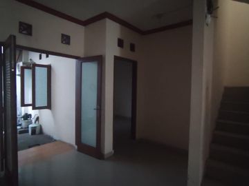 Rumah Masuk Komplek area Benhil, 700 meter ke Gatot Subroto