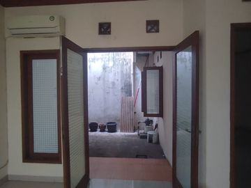 Rumah Masuk Komplek area Benhil, 700 meter ke Gatot Subroto