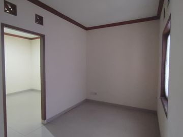 Rumah Masuk Komplek area Benhil, 700 meter ke Gatot Subroto