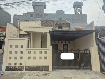 Rumah Masuk Komplek area Benhil, 700 meter ke Gatot Subroto