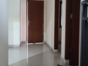 Rumah Masuk Komplek area Benhil, 700 meter ke Gatot Subroto