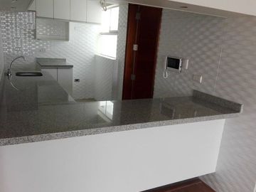 DEPARTAMENTO EN VENTA CON VISTA A LA CALLE 3 DORMITORIOS Y 180M2 EN MIRAFLORES