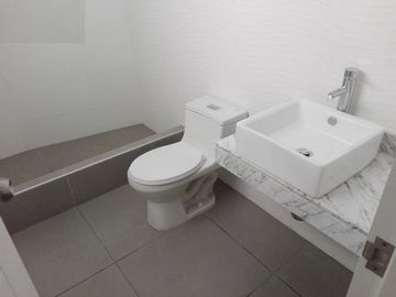 DEPARTAMENTO EN VENTA CON VISTA A LA CALLE 3 DORMITORIOS Y 180M2 EN MIRAFLORES