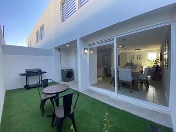 CASA EN VENTA EN CALIMAYA DENTRO DEL FRACCIONAMIENTO HACIENDA DE LAS FUENTES.