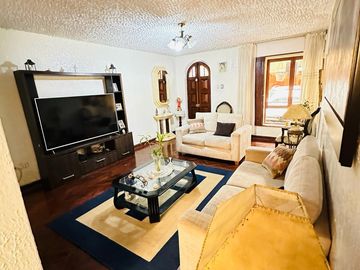 Surco Urb. San Ignacio Ampliacion, Casa En Venta De 3 Pisos