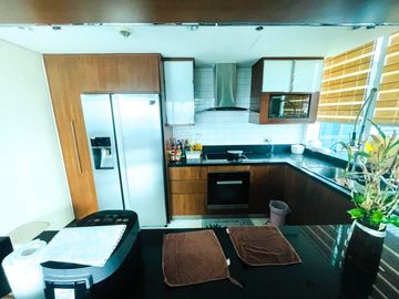 FULLY FURNISHED 3-BEDROOM PENTHOUSE PARKING FOR SALE IN 8 FORBESTOWN ROAD