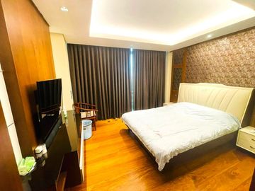 FULLY FURNISHED 3-BEDROOM PENTHOUSE PARKING FOR SALE IN 8 FORBESTOWN ROAD