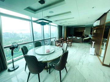 FULLY FURNISHED 3-BEDROOM PENTHOUSE PARKING FOR SALE IN 8 FORBESTOWN ROAD