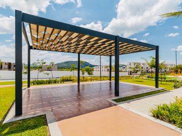 CASA A 15 MINUTOS DE CUERNAVACA, MORELOS; MEX. 3 RECÁMARAS, ALBERCA, MULTI CANCHAS, PET PARK.