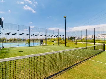 CASA A 15 MINUTOS DE CUERNAVACA, MORELOS; MEX. 3 RECÁMARAS, ALBERCA, MULTI CANCHAS, PET PARK.