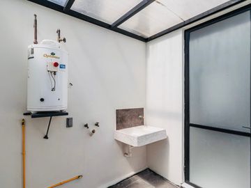 CASA A 15 MINUTOS DE CUERNAVACA, MORELOS; MEX. 3 RECÁMARAS, ALBERCA, MULTI CANCHAS, PET PARK.