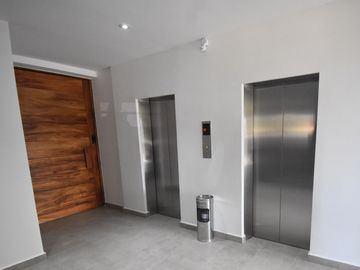 Departamento de lujo con amenidades, áreas comunes, Gym, alberca, roof, ludoteca y más.