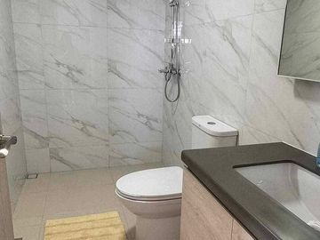 BEST OFFER , SEAVIEW 1 BEDROOM MANDANI BAY UNIT with flexible payment terms