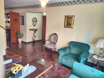 CASA 3 PISOS CON DPTO PARALELA 13 AV. LA MARINA