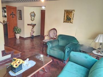 CASA 3 PISOS CON DPTO PARALELA 13 AV. LA MARINA