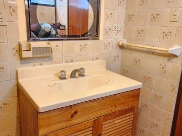 CASA 3 PISOS CON DPTO PARALELA 13 AV. LA MARINA