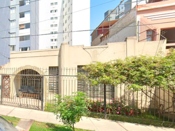 ¡Gran Oportunidad en Jesús María! Casa en Venta a Precio de Terreno
