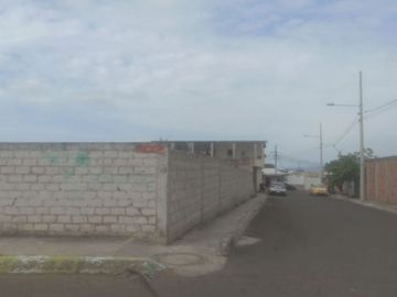 terreno esquinero de venta en manta zona centro