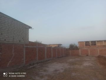 terreno esquinero de venta en manta zona centro