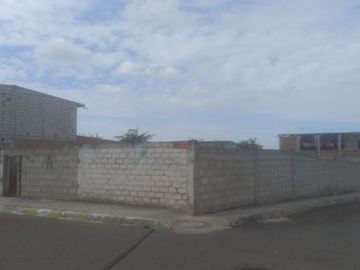 terreno esquinero de venta en manta zona centro
