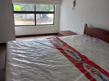 Vendo amplio apto como nuevo, excelente zona social. -A