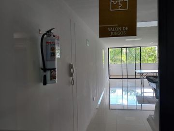 Vendo amplio apto como nuevo, excelente zona social. -A