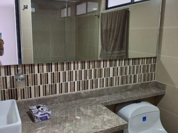 Vendo amplio apto como nuevo, excelente zona social. -A