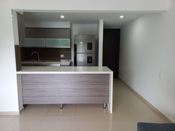 Vendo amplio apto como nuevo, excelente zona social. -A