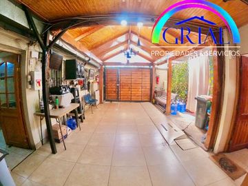 Gran Casa con local comercial en Ñuñoa