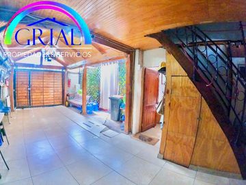 Gran Casa con local comercial en Ñuñoa