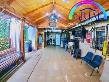 Gran Casa con local comercial en Ñuñoa