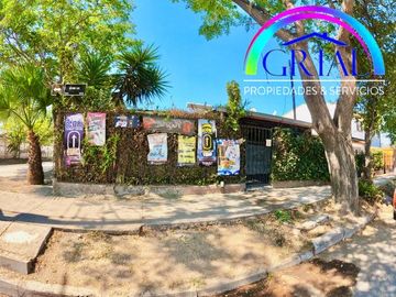Gran Casa con local comercial en Ñuñoa
