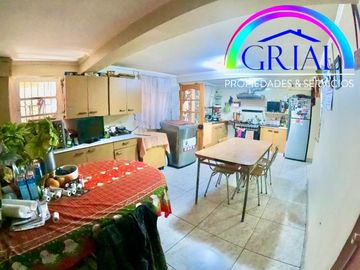 Gran Casa con local comercial en Ñuñoa