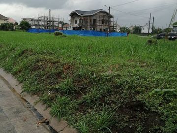 Super clean Title Lot 121sqm Facing east almost across pocket Garden